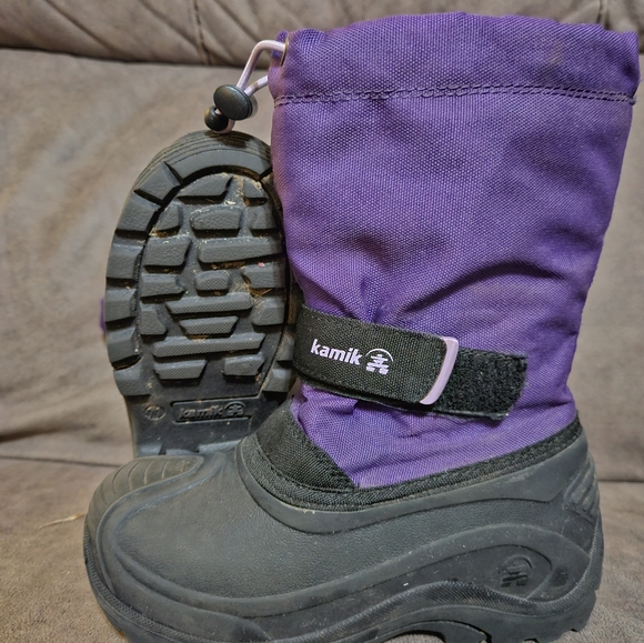 Kamik Girls Winter snow boot size 11 insulated, removable liners. - Picture 2 of 4